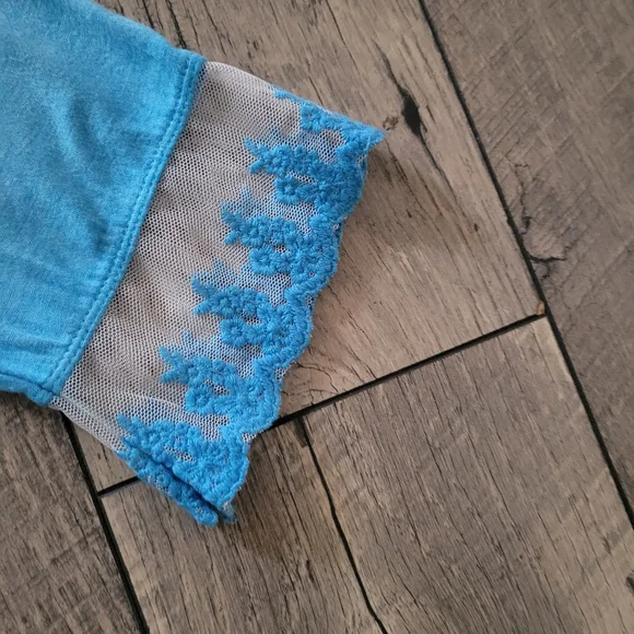 One world top - Picture 7 of 8